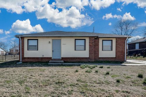 7023 W Newell St, Wichita, KS, 67212-3322 | Card Image