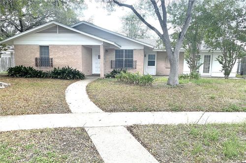 1403 Kingfisher Dr, Beeville, TX, 78102-3721 | Card Image