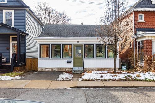 47 Tom St, Hamilton, ON, L8R1X2 | Card Image
