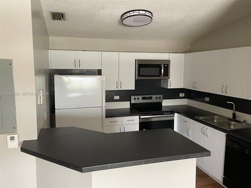 apt-519-3650 N 56th Ave, Hollywood, FL, 33021-2286 | Card Image