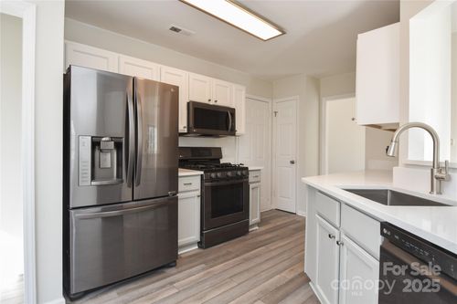 330 Kilmer Ln, Mooresville, NC, 28115-9081 | Card Image