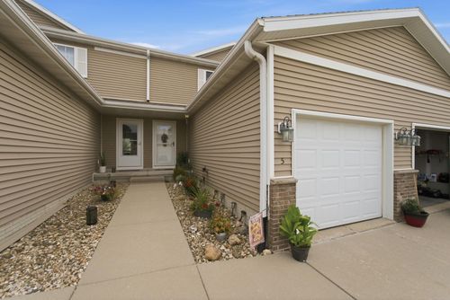 5-4902 Algonquin Dr, Cedar Falls, IA, 50613-8026 | Card Image