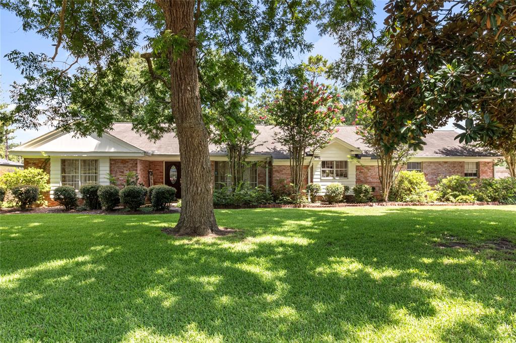 Plantation Ct, Lake Jackson, TX 77566
