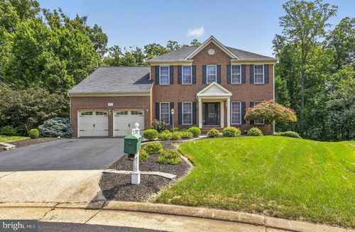 8121 Willingboro Ct, GAINESVILLE, VA, 20155-2890 | Card Image