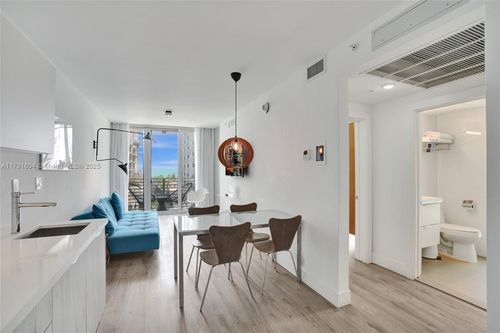 520-6080 Collins Ave, Miami Beach, FL, 33140-2215 | Card Image