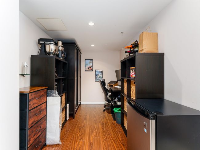 1107 - 188 E Espl, Condo with 1 bedrooms, 1 bathrooms and 1 parking in North Vancouver BC | Image 15