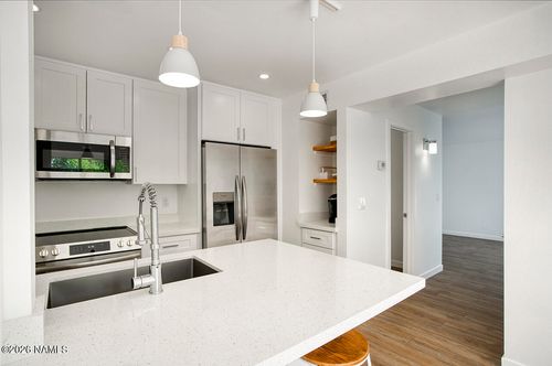 115-8055 E Thomas Rd, Scottsdale, AZ, 85251-6633 | Card Image