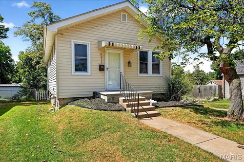8211 Mathilda Ave, Saint Louis, MO, 63123-3643 | Card Image