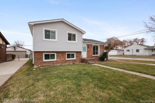 20714 Colman St, Clinton Township, MI, 48035-4032 | Card Image
