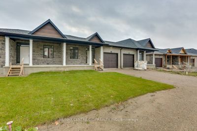 271 S Carriage Rd, Home with 2 bedrooms, 2 bathrooms and 2 parking in London ON | Image 2