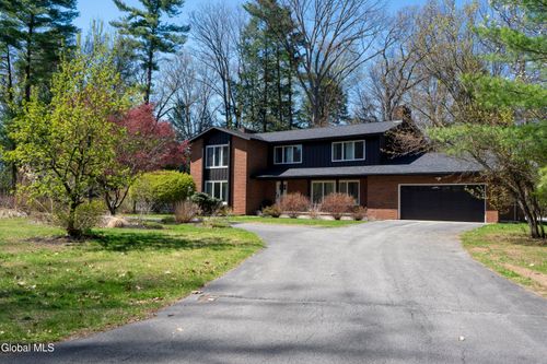 15 Roberts Ln, Saratoga Springs, NY, 12866-2813 | Card Image
