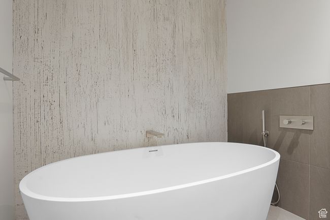 Main/guest bathroom | Image 24