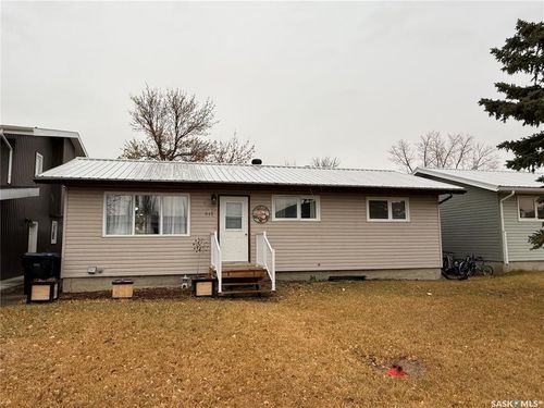 912 Larson Cres, Eston, SK, S0L1A0 | Card Image
