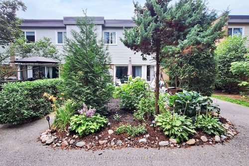 85-237 Milestone Cres, Aurora, ON, L4G3M2 | Card Image