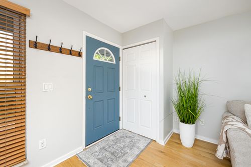 2724 Glenbridge Ct, Ann Arbor, MI, 48104-6728 | Card Image
