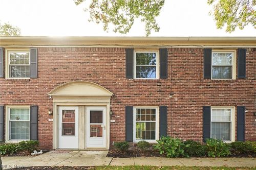 76 Menlo Park Drive, Akron, OH, 44313 | Card Image