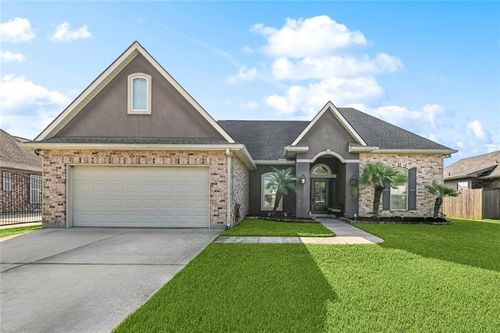 111 Lake Carolyn Dr, Luling, LA, 70070-3143 | Card Image