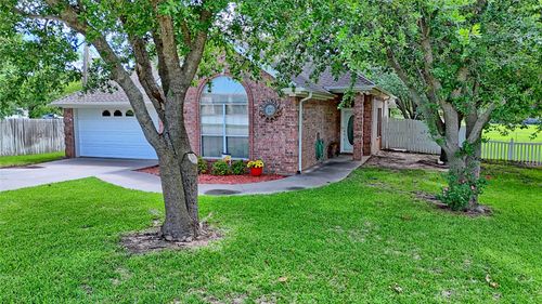 201 Park Rd, Nocona, TX, 76255-3614 | Card Image