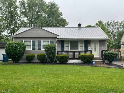 438 10th St, Struthers, OH, 44471-1049 | Card Image
