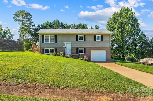 4405 Landing Ct, Hickory, NC, 28602-8151 | Card Image