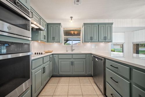 216 Edgewood Dr, Fredericksburg, TX, 78624-2836 | Card Image