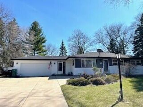 N51W15819 Fair Oak Pkwy, Menomonee Falls, WI, 53051-6655 | Card Image