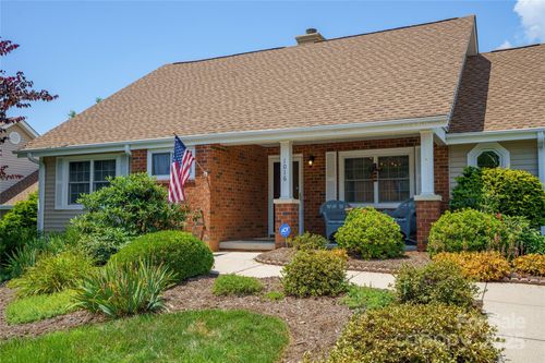 1016 Saddlebrook Dr, Hendersonville, NC, 28739-6066 | Card Image