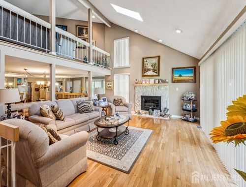 75 Linda Ln, Edison, NJ, 08820-4503 | Card Image