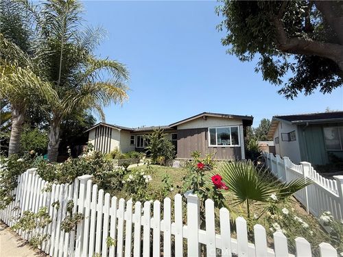 23233 Vanowen St, West Hills, CA, 91307-2642 | Card Image