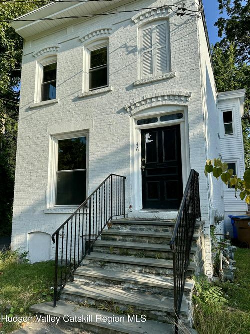 2-140 Albany Ave, Kingston, NY, 12401-2562 | Card Image