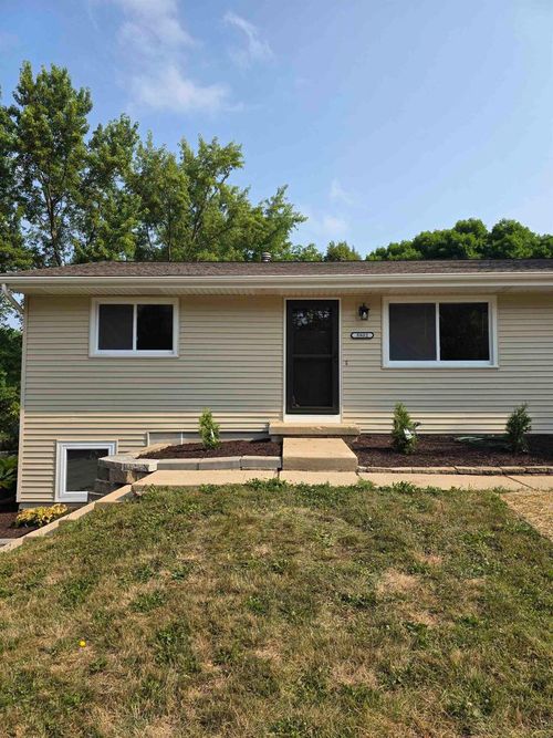 5802 Sauk Ln, Mcfarland, WI, 53558-8842 | Card Image