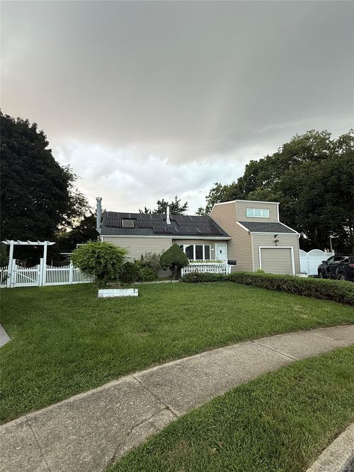 4 Sandy Ct, Deer Park, NY, 11729-3413 | Card Image