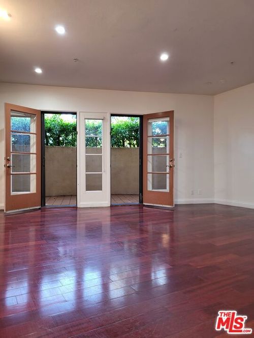 101-235 S Gale Dr, Beverly Hills, CA, 90211-3483 | Card Image