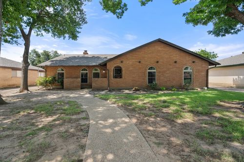 2109 Briarwood Blvd, Arlington, TX, 76013-3471 | Card Image