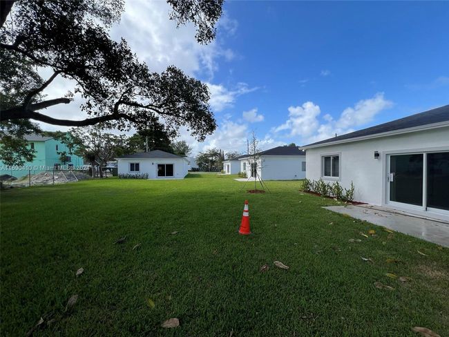 910 Nw 4th Ave, House other with 3 bedrooms, 3 bathrooms and null parking in Hallandale Beach FL | Image 14
