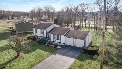 15 Clubhouse Drive, West Middlesex Boro, PA, 16159 | Card Image