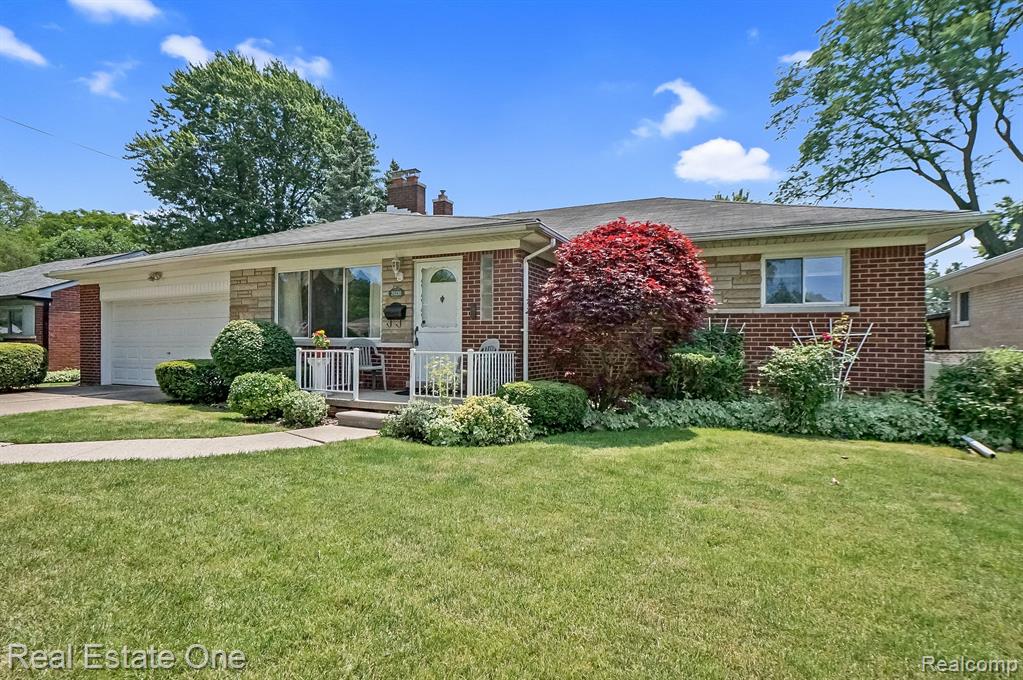Erben St, Saint Clair Shores, MI 48081