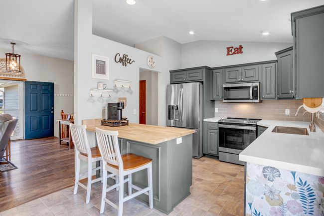 1430 Redbud Ct, House other with 5 bedrooms, 3 bathrooms and null parking in Halstead KS | Image 11