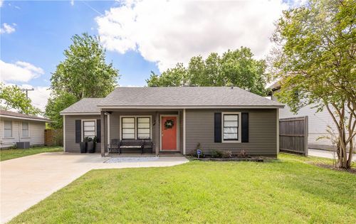 102 Moss St, College Station, TX, 77840-2430 | Card Image