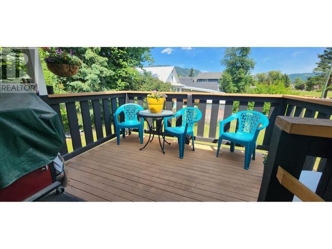 1989 Glencaird St, Home with 3 bedrooms, 1 bathrooms and 1 parking in Lumby BC | Image 15