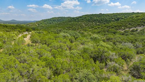 865 Arrowhead Ln, Pipe Creek, TX, 78063 | Card Image