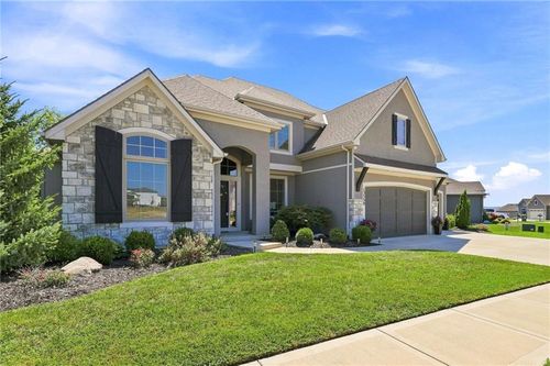13559 Terrace Park Dr, Parkville, MO, 64152-5506 | Card Image