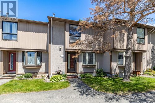 1897 Stonehenge Cres, Gloucester, ON, K1B4N7 | Card Image