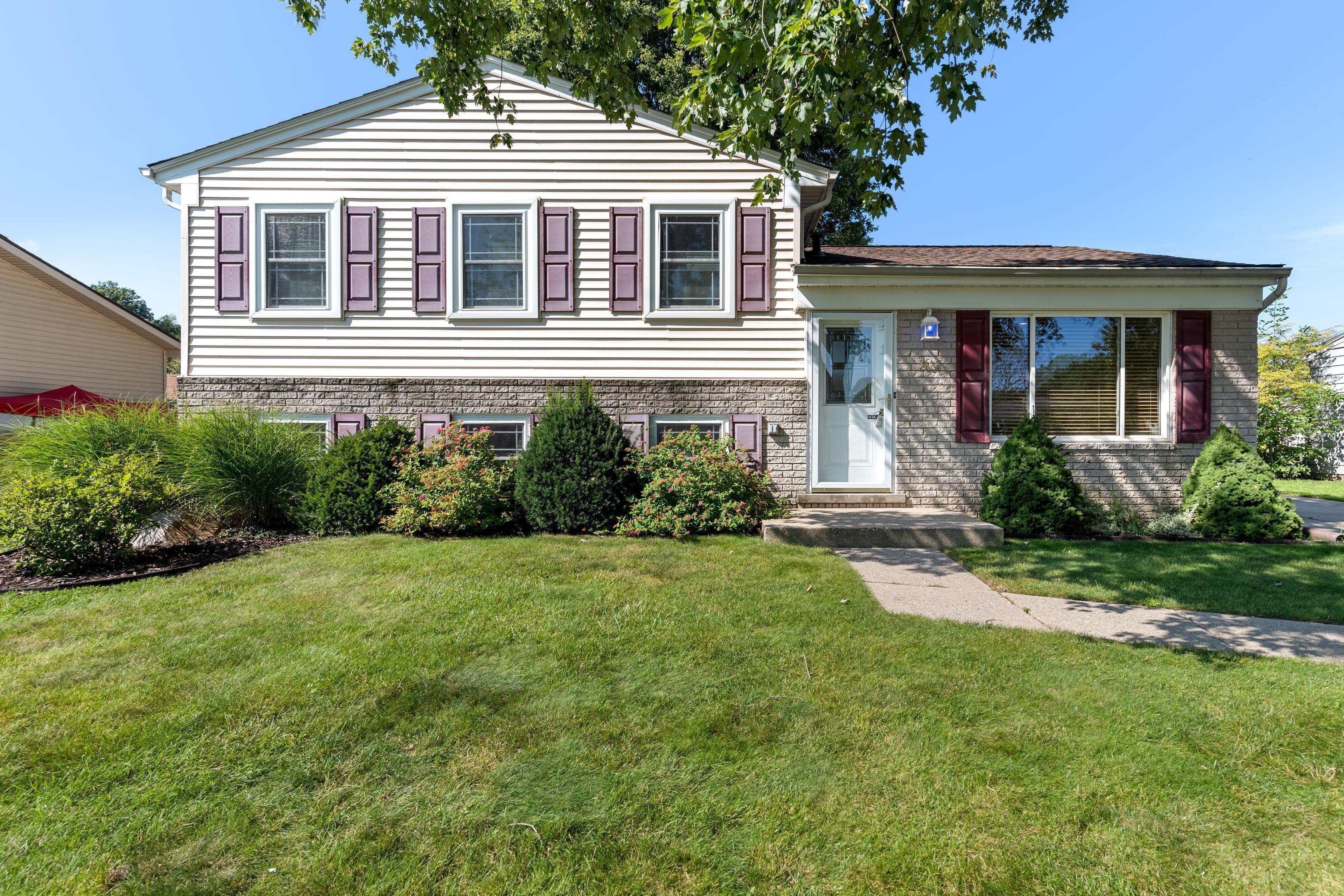 Birchill Ct, Chesterfield, MI 48047