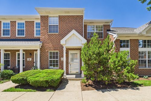 3 Charlotte Cir, Elmhurst, IL, 60126-5621 | Card Image