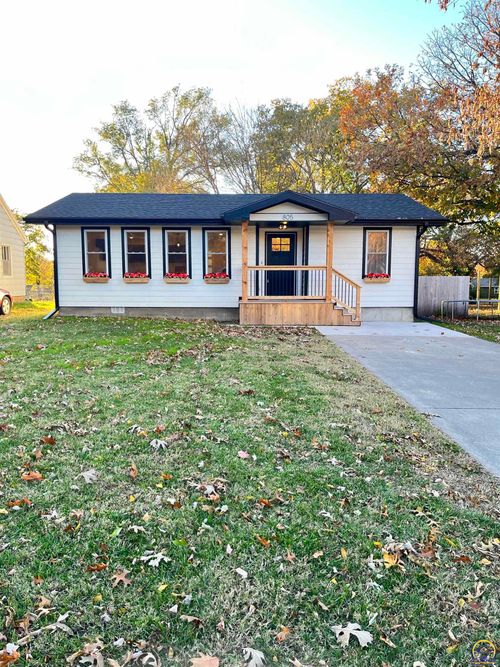 805 Peyton St, Emporia, KS, 66801-3267 | Card Image