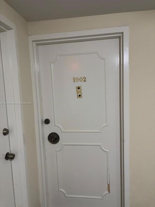 apt-1002-999 Brickell Bay Dr, Miami, FL, 33131-2930 | Card Image