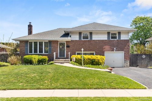 21 Reese Pl, Farmingdale, NY, 11735-3207 | Card Image