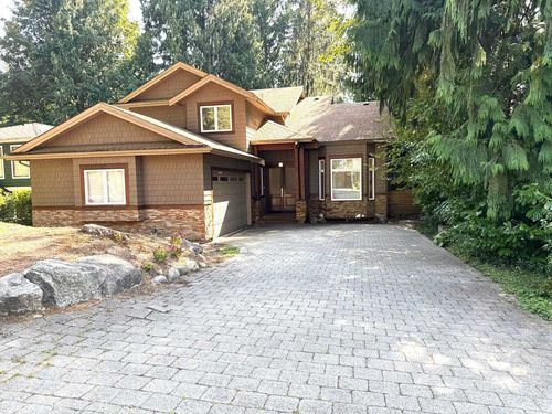1017 Canyon Blvd, North Vancouver, BC, V7R2K3 | Card Image