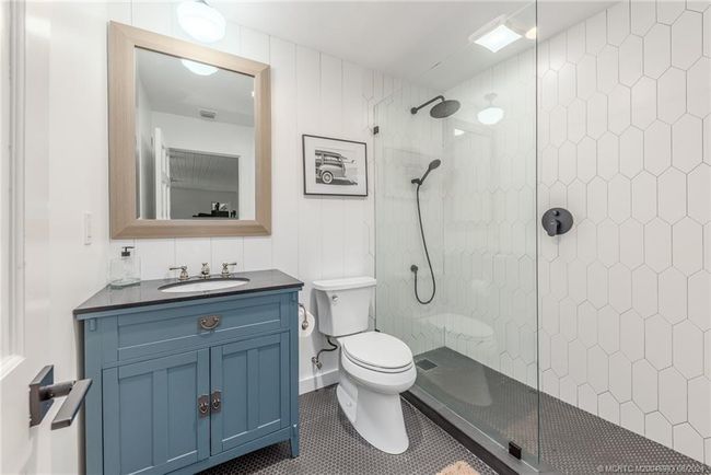 Guest house bath | Image 48